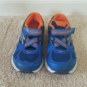 Boys size 9.5 toddler Saucony tennis shoes